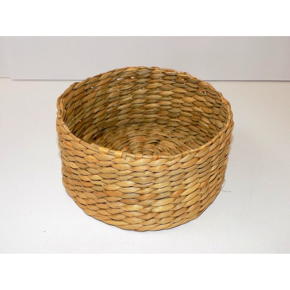 VTG Medium Grass Straw Basket 7" Diameter Knick Knack Fruit Container Storage